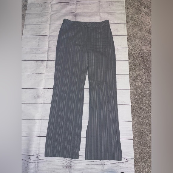 Women's Peace Of Cloth Pants - Picture 3 of 8